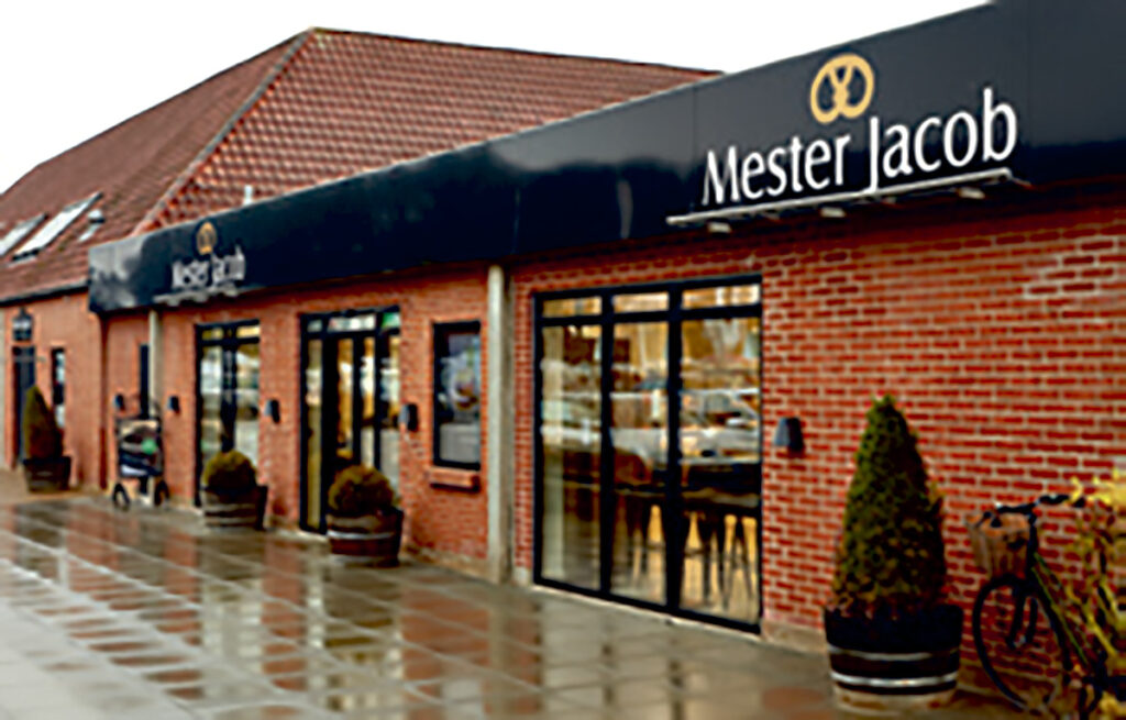 Mester Jacob støtter igen i år Hadsten Gade Grand Prix med forplejning til de mange frivillige