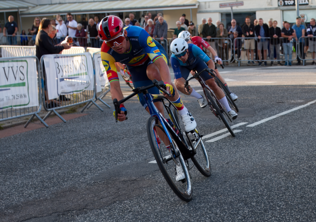 Mads Pedersen i front i 2024